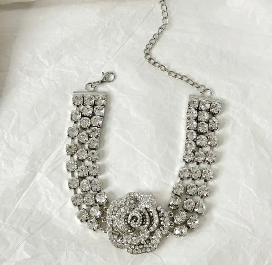 Choker flower